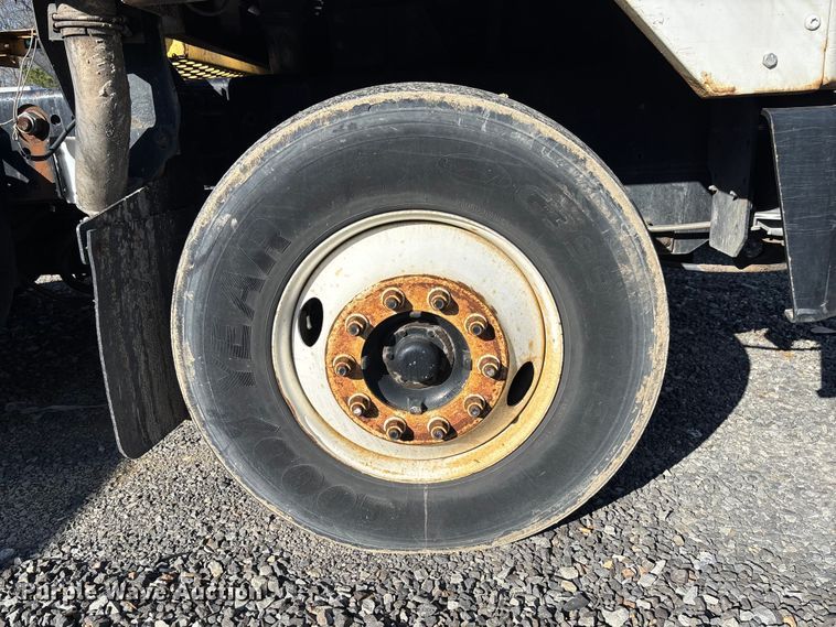 image for item YA1705 2005 Kalmar CYT 30 yard truck