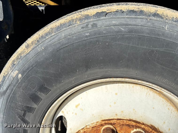 image for item YA1705 2005 Kalmar CYT 30 yard truck