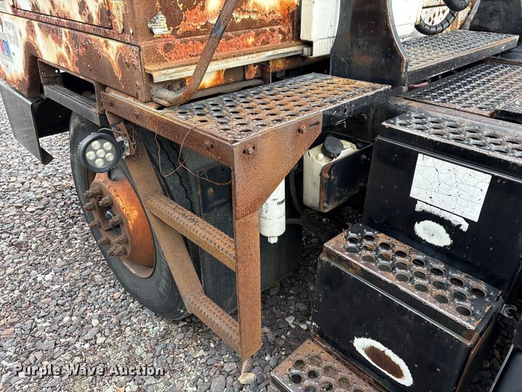 image for item YA1706 2010 Kalmar Ottawa  yard truck