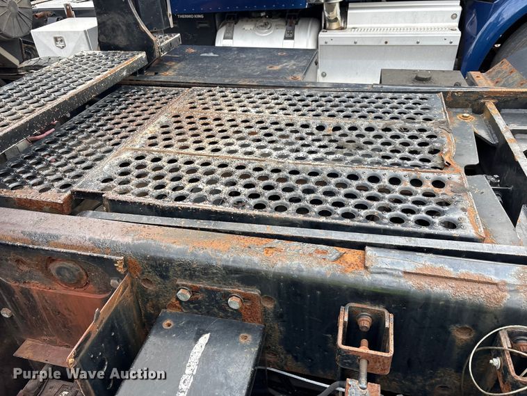 image for item YA1706 2010 Kalmar Ottawa  yard truck