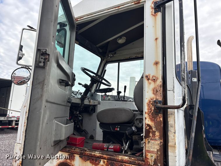 image for item YA1706 2010 Kalmar Ottawa  yard truck