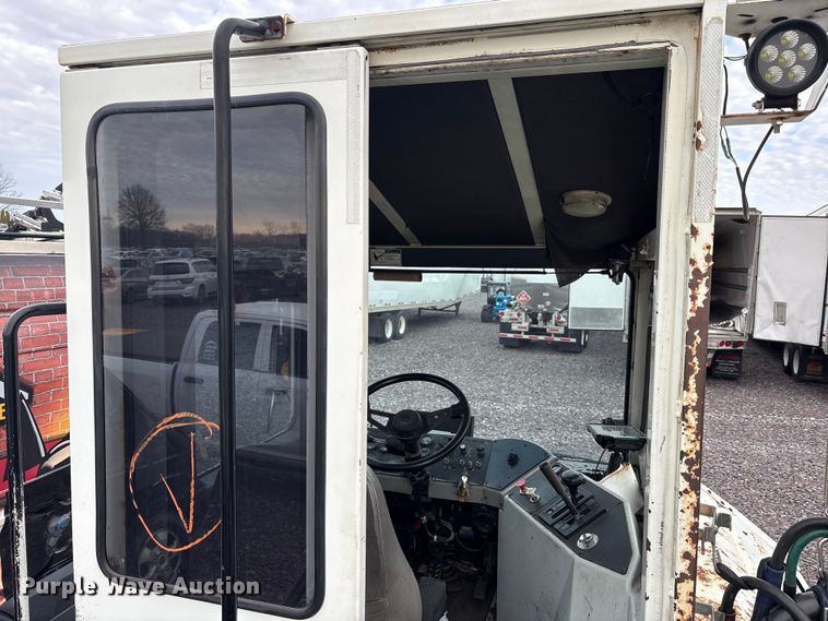 image for item YA1706 2010 Kalmar Ottawa  yard truck