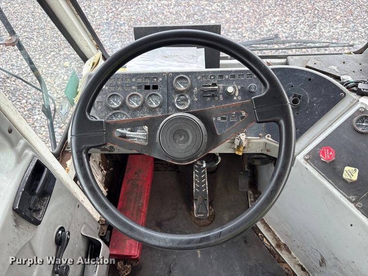 image for item YA1706 2010 Kalmar Ottawa  yard truck