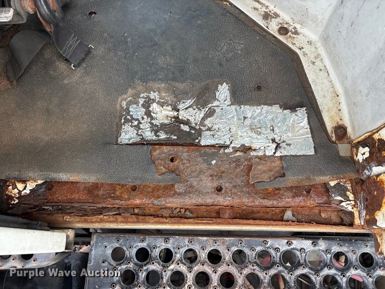 image for item YA1706 2010 Kalmar Ottawa  yard truck