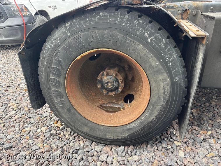 image for item YA1706 2010 Kalmar Ottawa  yard truck