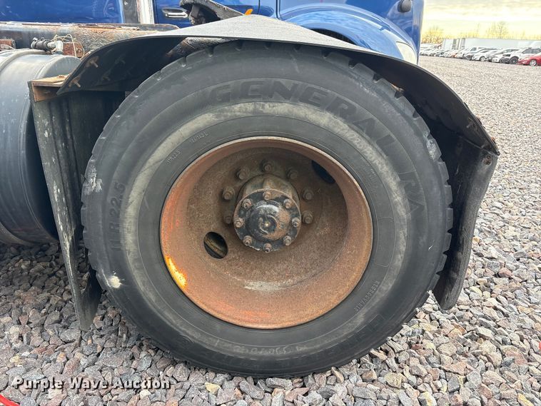 image for item YA1706 2010 Kalmar Ottawa  yard truck