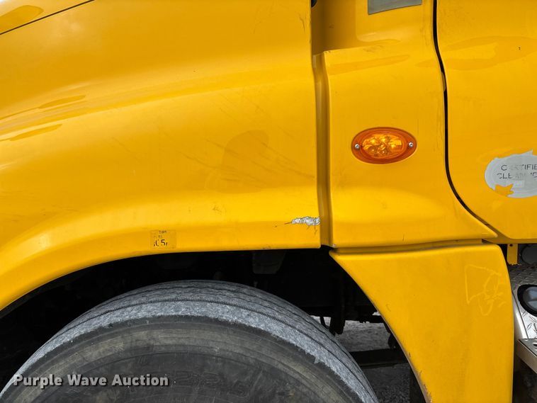 image for item YA1749 2016 Freightliner Cascadia 125 semi truck