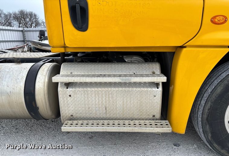 image for item YA1749 2016 Freightliner Cascadia 125 semi truck