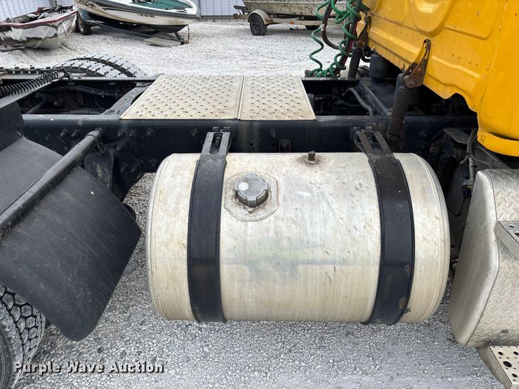 image for item YA1749 2016 Freightliner Cascadia 125 semi truck