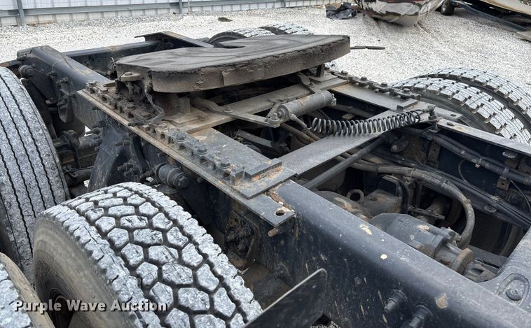 image for item YA1749 2016 Freightliner Cascadia 125 semi truck