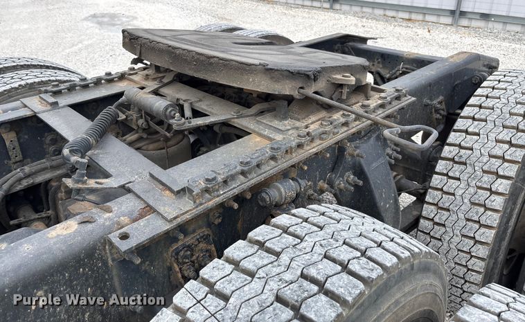 image for item YA1749 2016 Freightliner Cascadia 125 semi truck