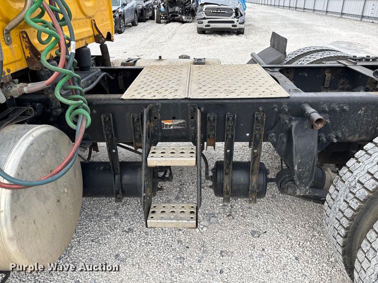 image for item YA1749 2016 Freightliner Cascadia 125 semi truck