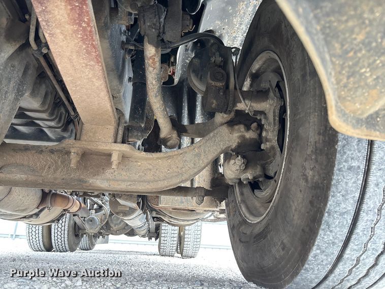 image for item YA1749 2016 Freightliner Cascadia 125 semi truck