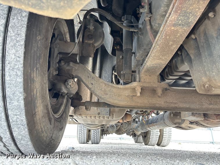 image for item YA1749 2016 Freightliner Cascadia 125 semi truck