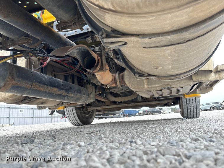 image for item YA1749 2016 Freightliner Cascadia 125 semi truck