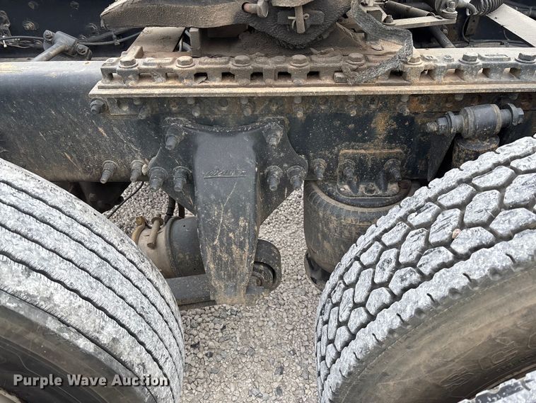 image for item YA1749 2016 Freightliner Cascadia 125 semi truck