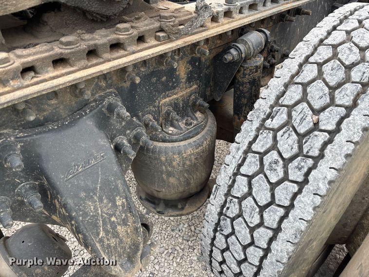 image for item YA1749 2016 Freightliner Cascadia 125 semi truck