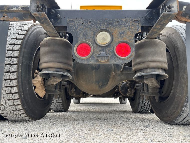 image for item YA1749 2016 Freightliner Cascadia 125 semi truck