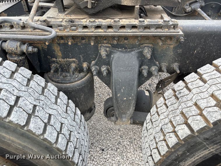 image for item YA1749 2016 Freightliner Cascadia 125 semi truck