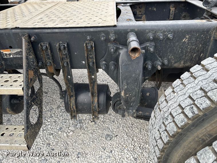 image for item YA1749 2016 Freightliner Cascadia 125 semi truck