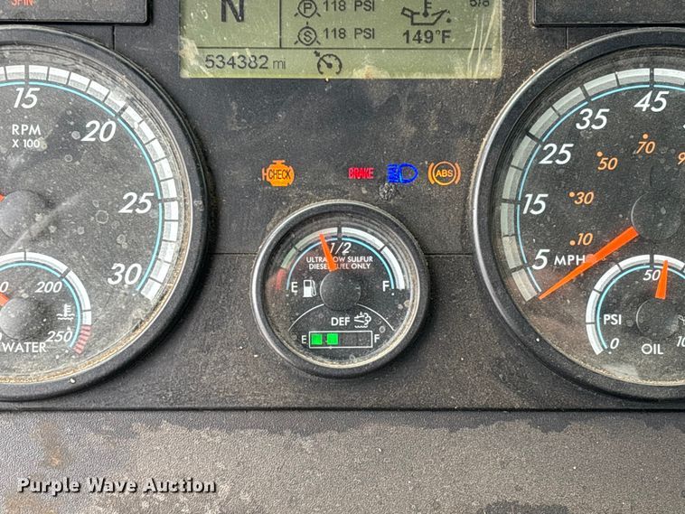 image for item YA1749 2016 Freightliner Cascadia 125 semi truck