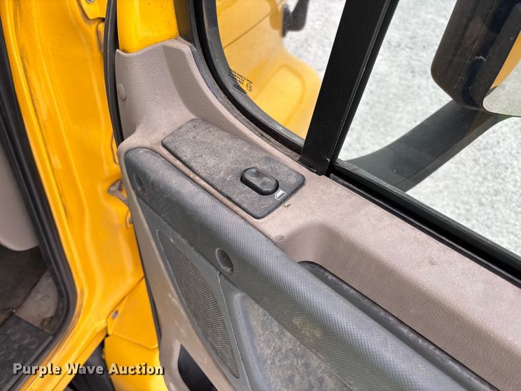 image for item YA1749 2016 Freightliner Cascadia 125 semi truck