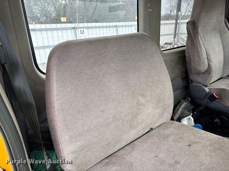 image for item YA1749 2016 Freightliner Cascadia 125 semi truck