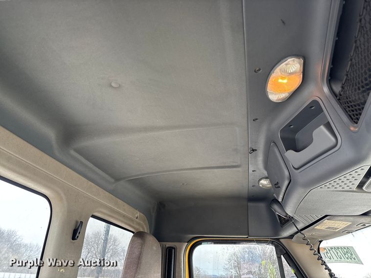 image for item YA1749 2016 Freightliner Cascadia 125 semi truck