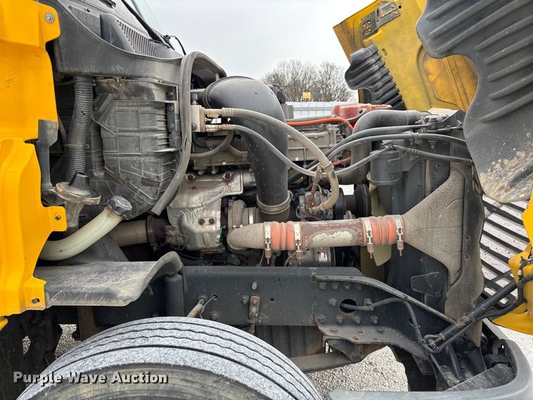 image for item YA1749 2016 Freightliner Cascadia 125 semi truck