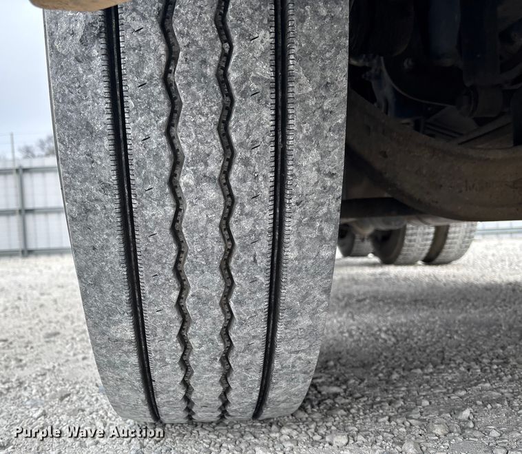 image for item YA1749 2016 Freightliner Cascadia 125 semi truck