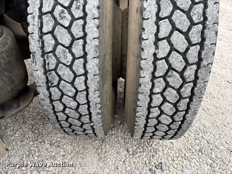 image for item YA1749 2016 Freightliner Cascadia 125 semi truck