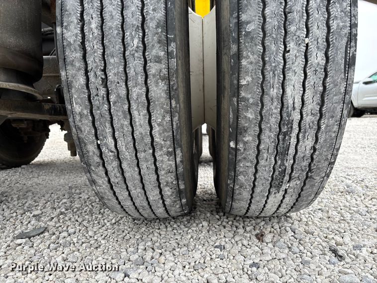 image for item YA1749 2016 Freightliner Cascadia 125 semi truck