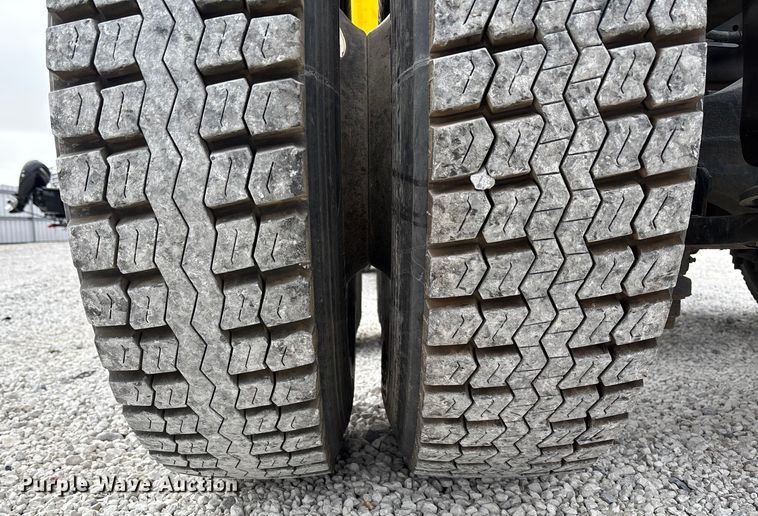 image for item YA1749 2016 Freightliner Cascadia 125 semi truck