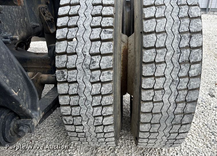 image for item YA1749 2016 Freightliner Cascadia 125 semi truck