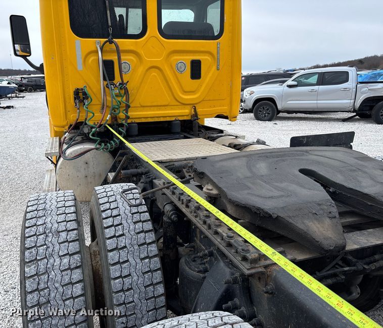 image for item YA1749 2016 Freightliner Cascadia 125 semi truck