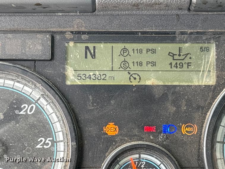 image for item YA1749 2016 Freightliner Cascadia 125 semi truck