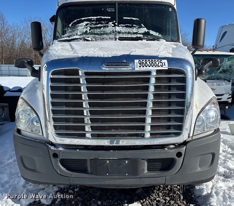 image for item YA1780 2019 Freightliner Cascadia 125 semi truck