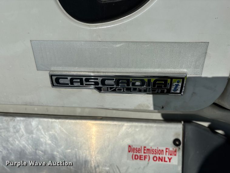 image for item YA1780 2019 Freightliner Cascadia 125 semi truck