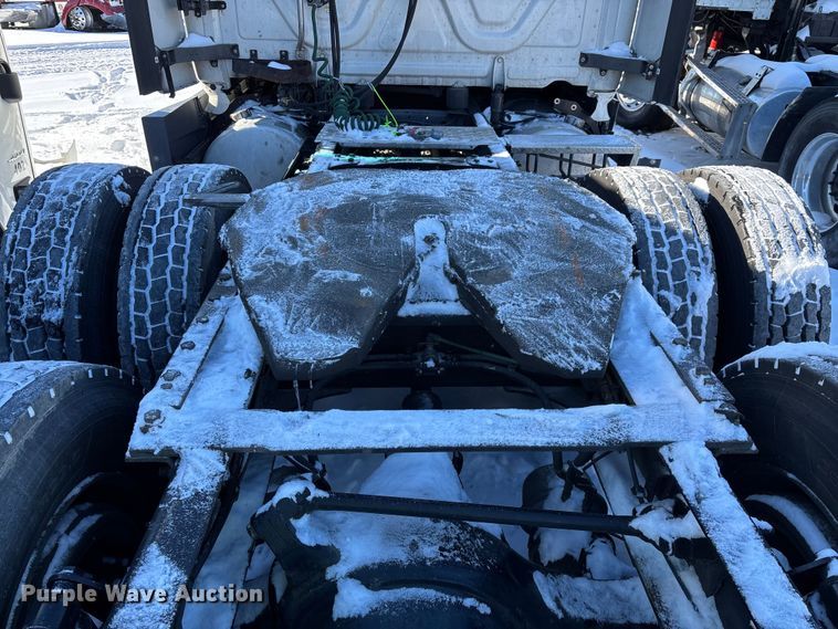 image for item YA1780 2019 Freightliner Cascadia 125 semi truck