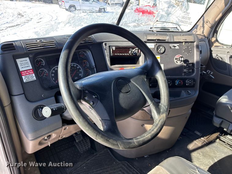 image for item YA1780 2019 Freightliner Cascadia 125 semi truck