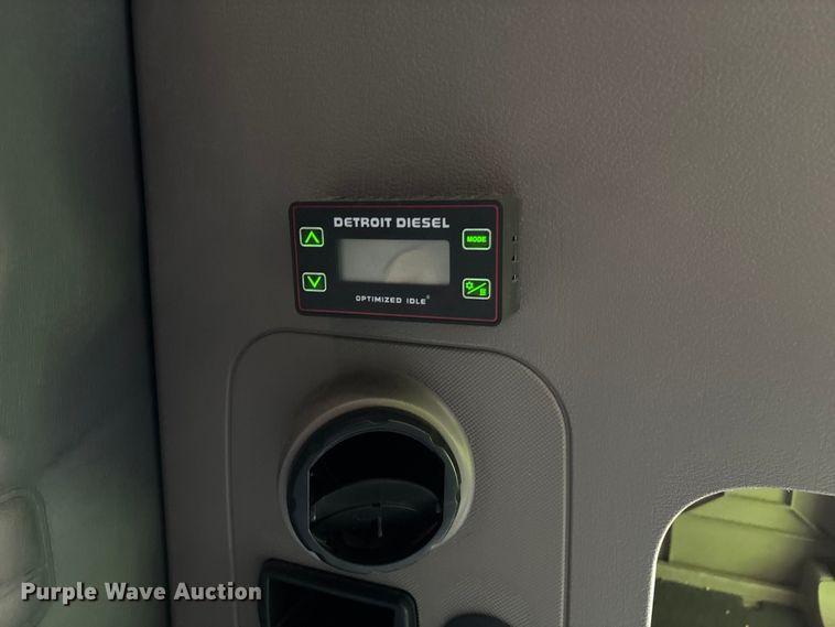 image for item YA1780 2019 Freightliner Cascadia 125 semi truck