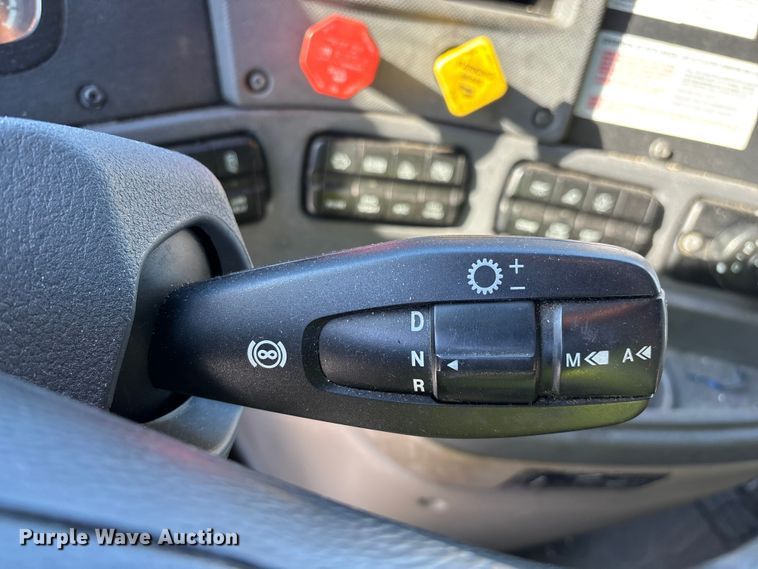 image for item YA1780 2019 Freightliner Cascadia 125 semi truck