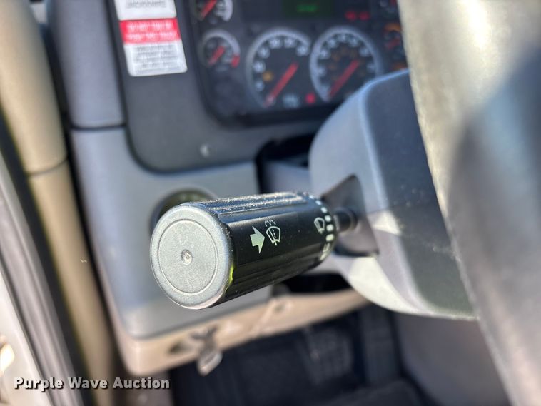 image for item YA1780 2019 Freightliner Cascadia 125 semi truck