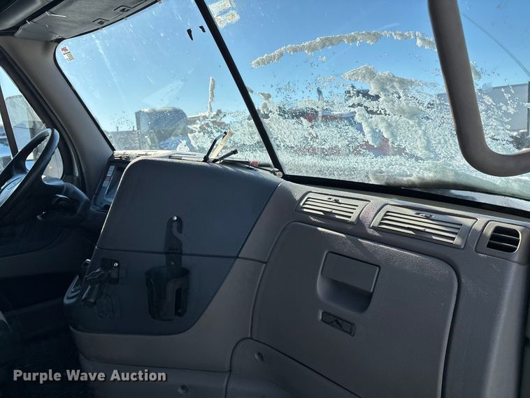 image for item YA1780 2019 Freightliner Cascadia 125 semi truck