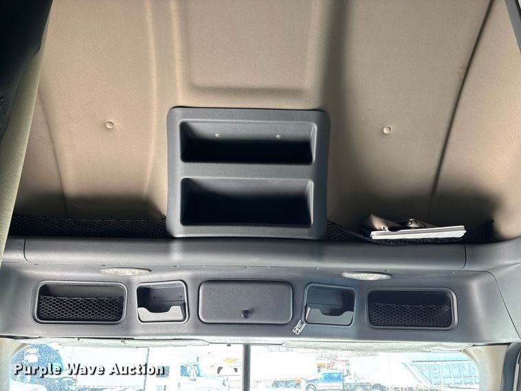 image for item YA1780 2019 Freightliner Cascadia 125 semi truck