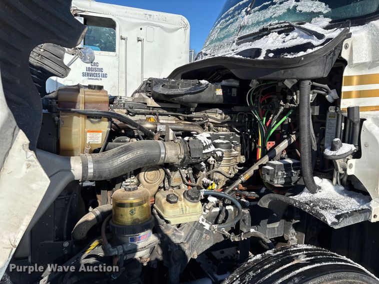 image for item YA1780 2019 Freightliner Cascadia 125 semi truck