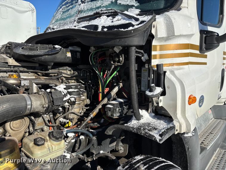 image for item YA1780 2019 Freightliner Cascadia 125 semi truck