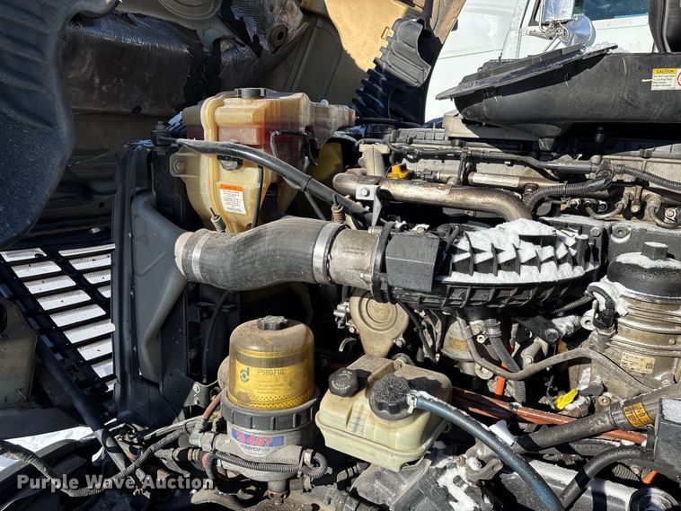 image for item YA1780 2019 Freightliner Cascadia 125 semi truck