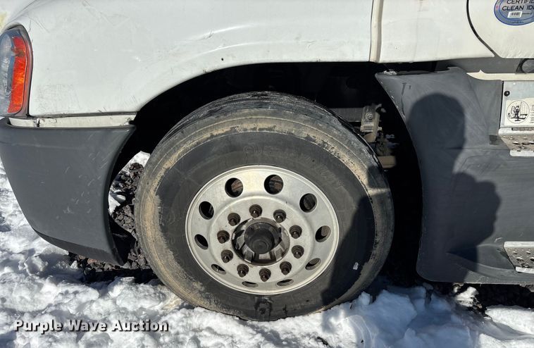 image for item YA1780 2019 Freightliner Cascadia 125 semi truck