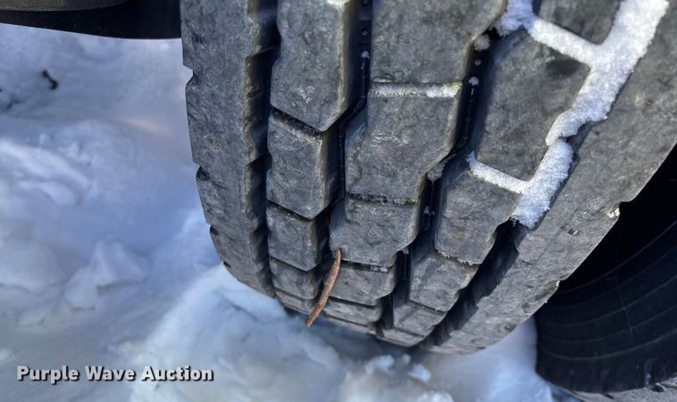 image for item YA1780 2019 Freightliner Cascadia 125 semi truck